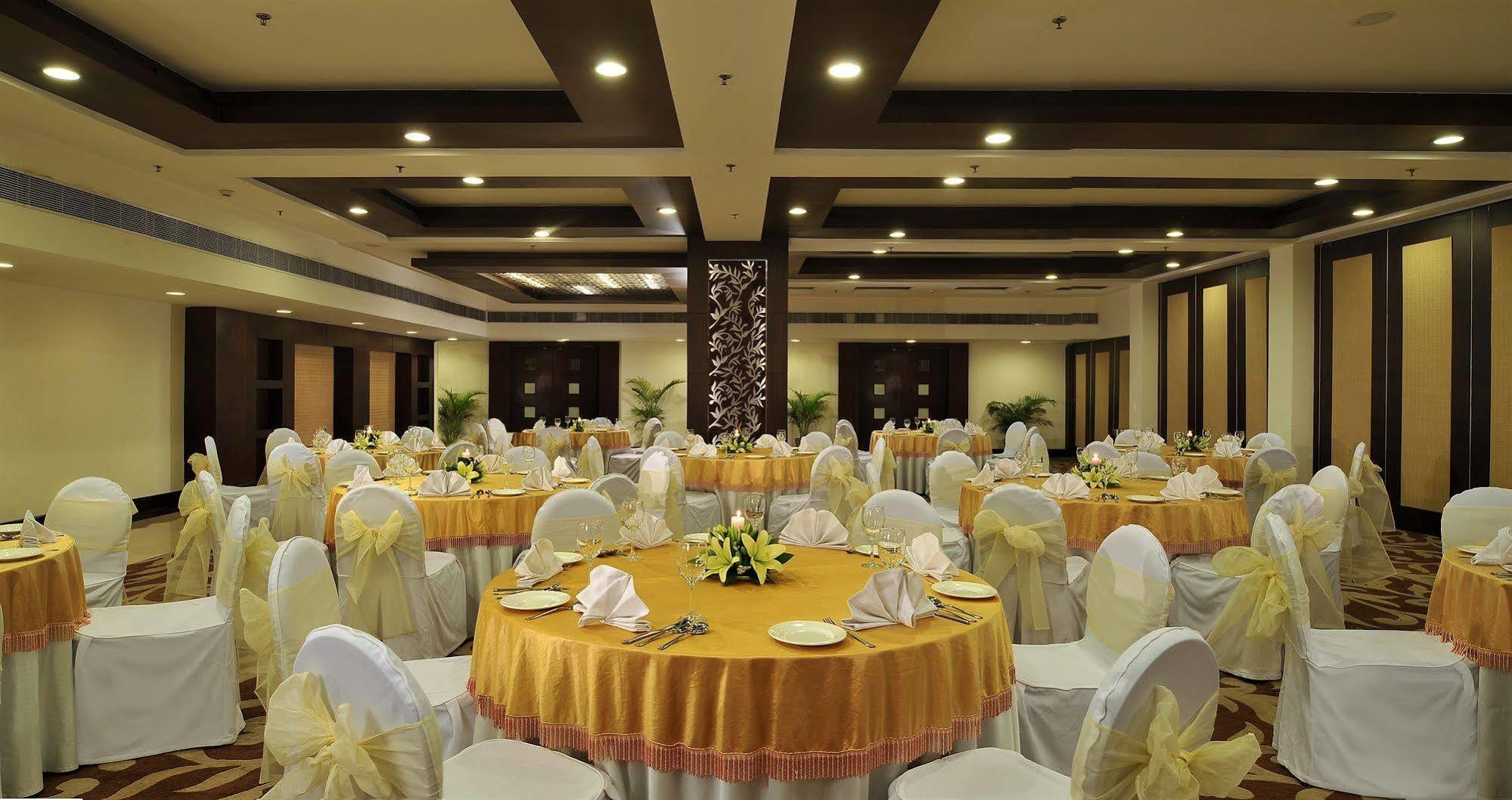 Country Inn & Suites By Radisson, Gurugram Sector 12 グルガウン レストラン 写真